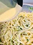 Immagine del passaggio 6 della ricetta 🌾Spaghetti con crema di zucchine e parmigiano 😋👍