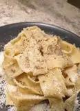 Immagine del passaggio 8 della ricetta Pappardelle al burro aromatizzato alle nocciole tostate e salvia