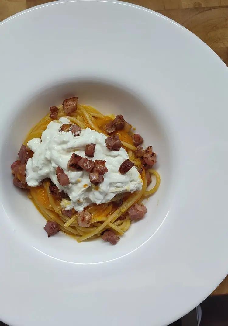 Ricetta Spaghetti con vellutata di zucca, cuore di burrata e pancetta croccante di alessiostark91