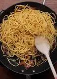Immagine del passaggio 3 della ricetta Spaghettoni alla crema di ricotta e zafferano con guanciale croccante