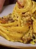 Immagine del passaggio 5 della ricetta Spaghettoni alla crema di ricotta e zafferano con guanciale croccante