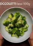 Immagine del passaggio 1 della ricetta Crocchette di broccoli e patate con provola