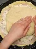 Immagine del passaggio 4 della ricetta Focaccia di patate in padella con prosciutto cotto e formaggio
