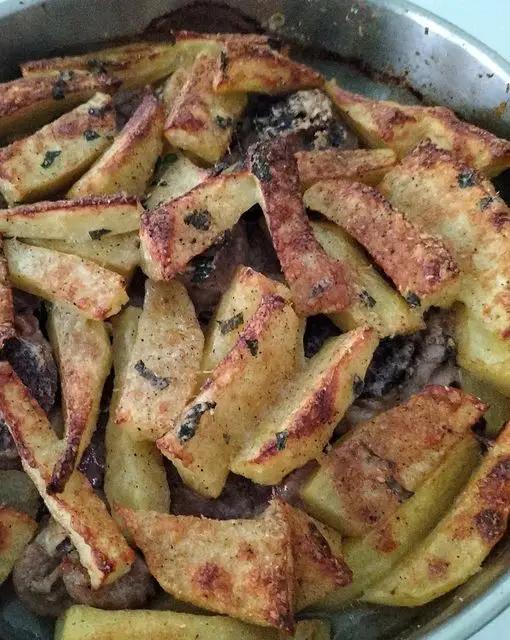 Ricetta Agnello al forno con patate alla pugliese. di Mamy.chef75