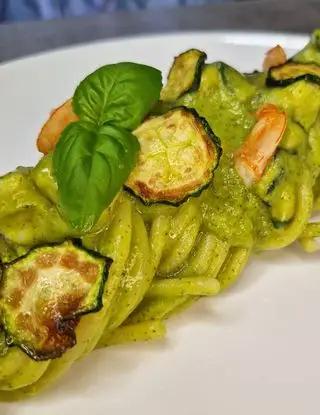 Ricetta Spaghettoni XXL Pasta Garofalo con crema di zucchine parmigiano e basilico, gamberi e chips 💥 di michele.rosa90