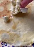 Immagine del passaggio 5 della ricetta Crespelle ai quattro formaggi con nocciole e miele
