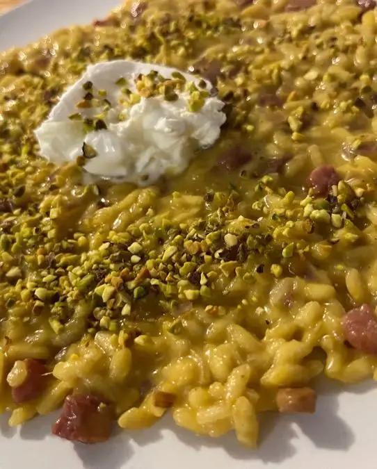 Ricetta Risotto allo zafferano, mantecato con burrata di bufala, pancetta e pistacchi di valerio94