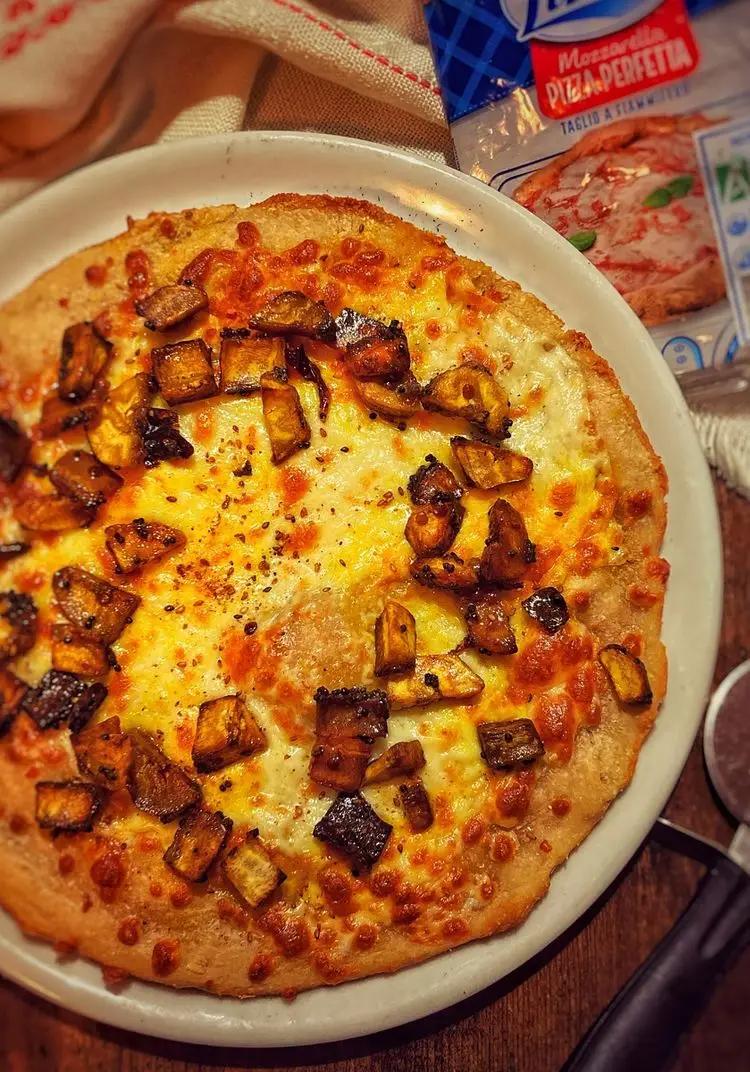 Ricetta Pizza formaggio e platano, con biga di viaggiandomangiando