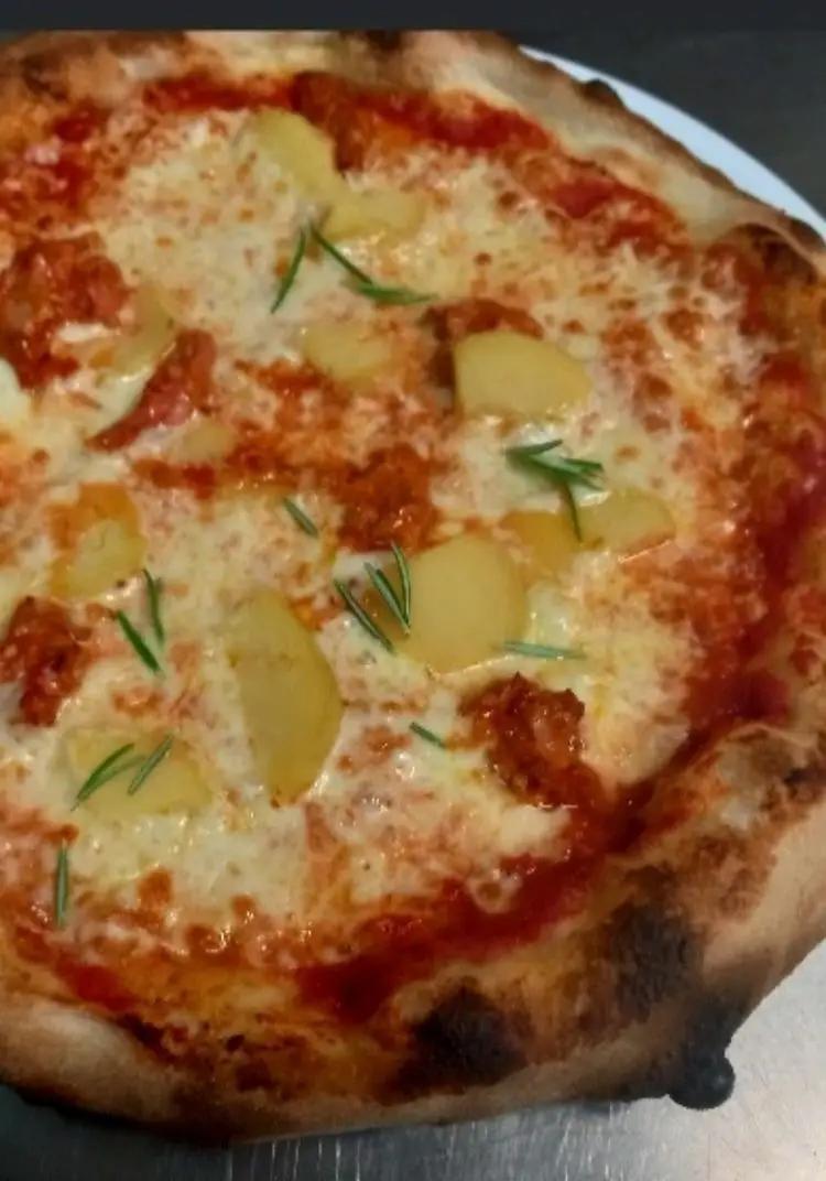 Ricetta Pizza patate lesse e salsiccia fresca di Mariomazzei
