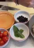 Immagine del passaggio 4 della ricetta Pasta con merluzzo, olive e pomodorini