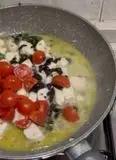 Immagine del passaggio 6 della ricetta Pasta con merluzzo, olive e pomodorini