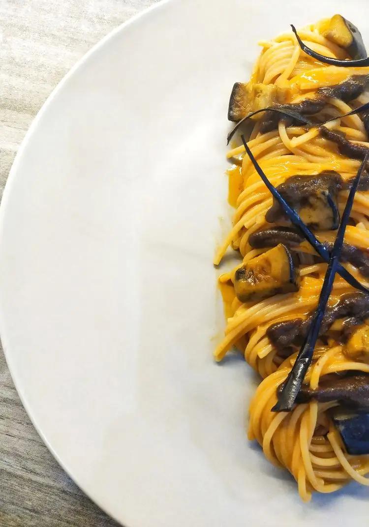 Ricetta Spaghetto di farro con bisque di mazzancolle, salsa di aglio nero e melanzane di stefanoiafrate