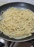 Immagine del passaggio 6 della ricetta Spaghetti vongole e bottarga