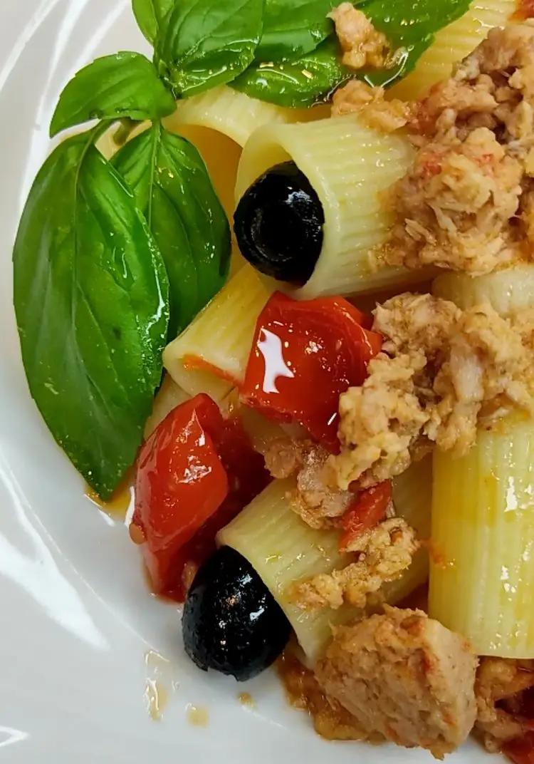 Ricetta RIGATONI POMODORINI, TONNO E OLIVE NERE di Paola_dielle