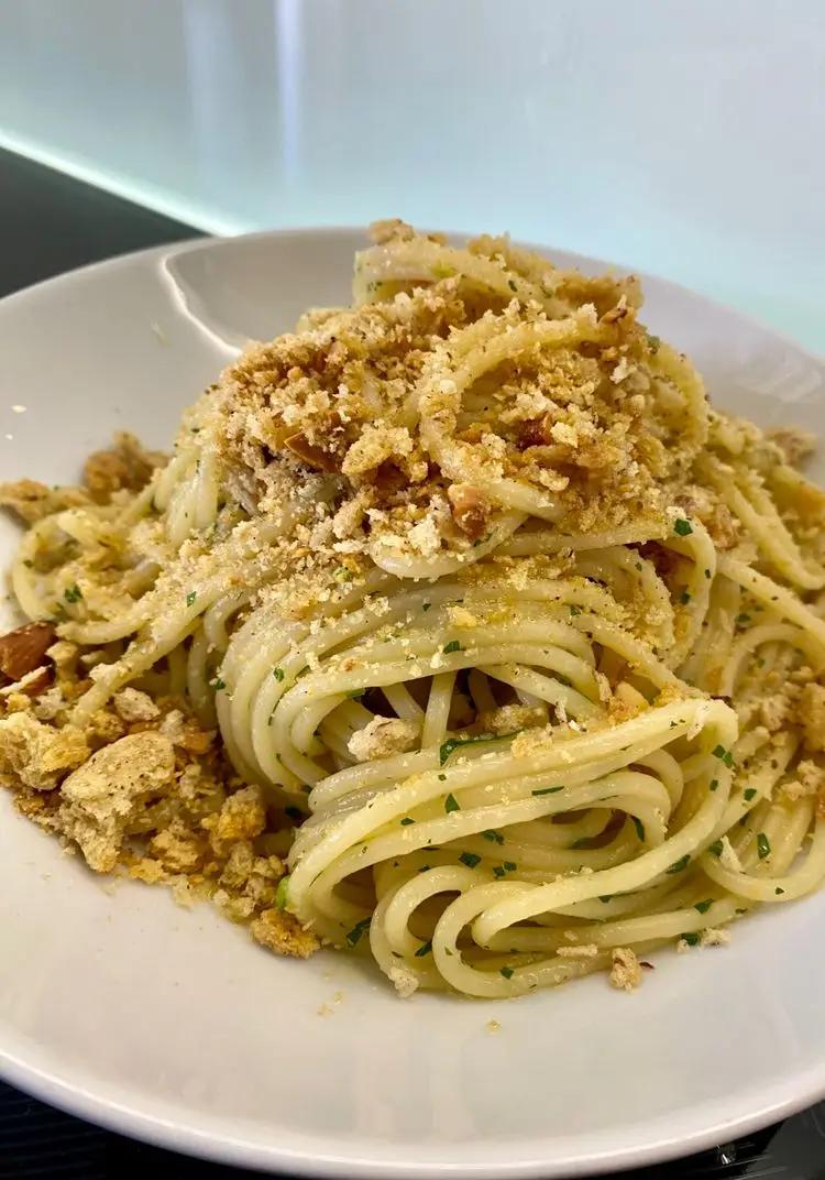 Ricetta Spaghetti aglio, olio, peperoncino, colatura di alici e tarallo napoletano di lucasfoodandkitchen