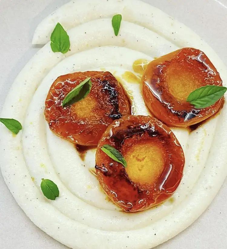 Ricetta Crema di ricotta e caprino al limone e albicocche caramellate al basilico   di lucasfoodandkitchen