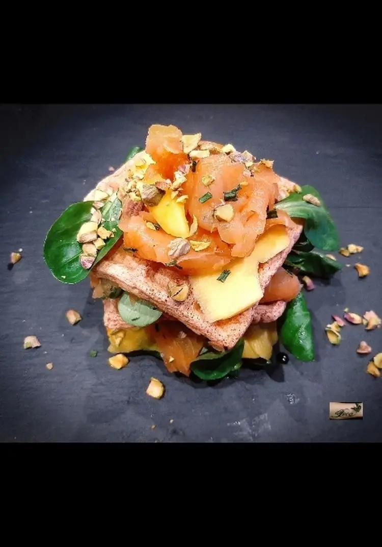 Ricetta Waffel Salmone, Mango e Pistacchi di Loca