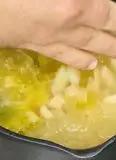 Immagine del passaggio 3 della ricetta Pasta patate e scamorza affumicata