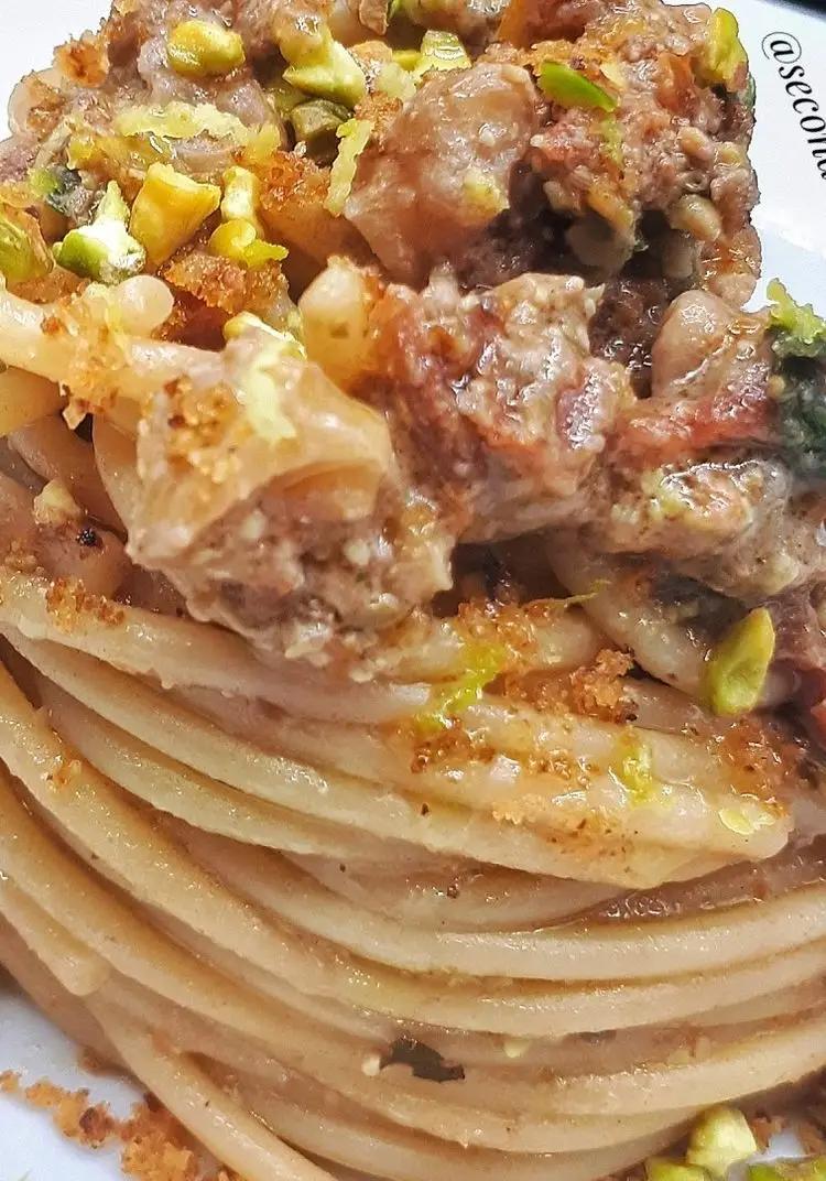 Ricetta Spaghetti con acciughe, colatura di alici, noci, granella di pistacchio, pangrattato e scorza di limone di Secondo_zio_claudio