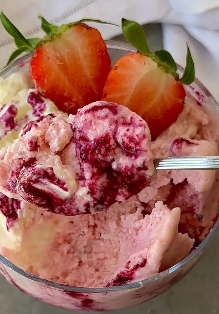 Ricetta GELATO ALLE FRAGOLE - 2 INGREDIENTI di unfilodolio