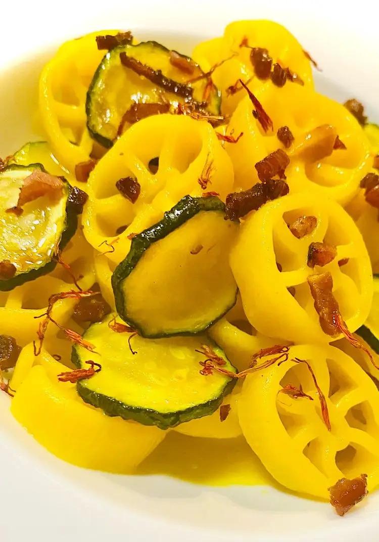 Ricetta RUOTE CON CREMA DI ZAFFERANO ZUCCHINE E CRUDO CROCCANTE di Stefano75