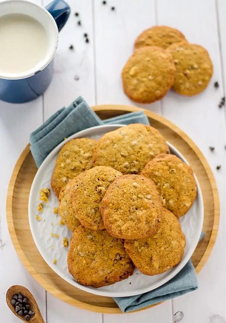 Ricetta Cookies integrali con gocce di cioccolato e mandorle di cappuccinoaddicted