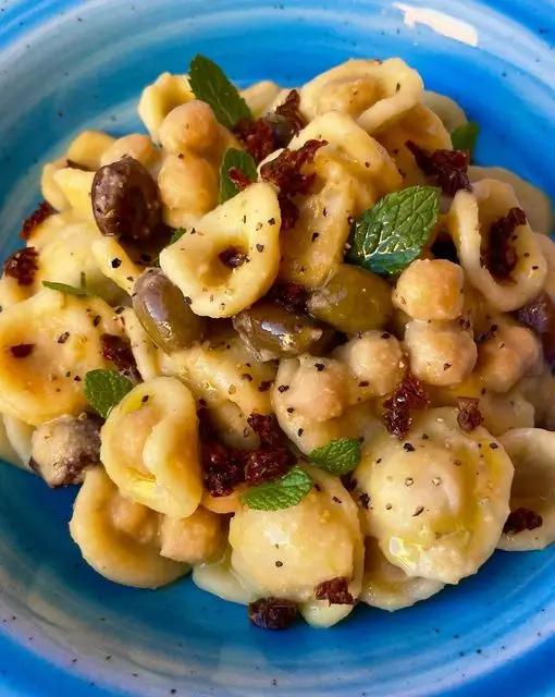 Ricetta Orecchiette cremose con ceci, olive e pomodorini di ilmiopiattoacolori