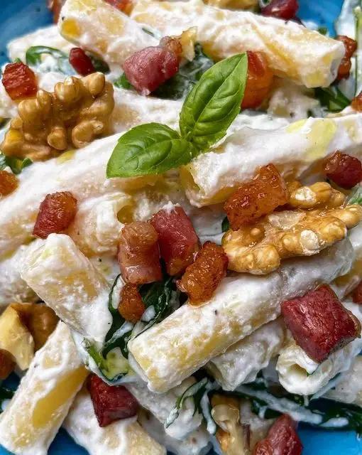 Ricetta Stracchino & rucola con pancetta croccante e noci di ilmiopiattoacolori