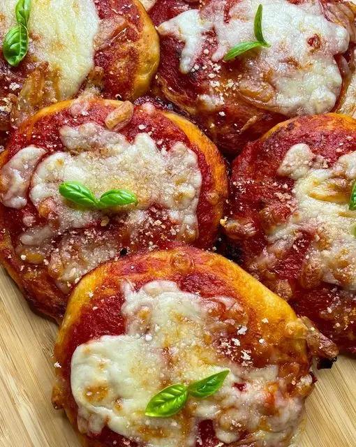 Ricetta Pizzette del fornaio senza planetaria di ilmiopiattoacolori