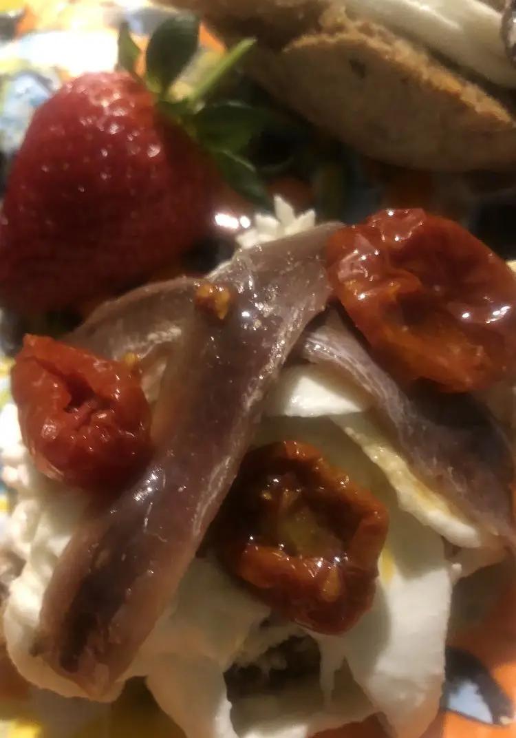 Ricetta Burrata, alici e pomodorini secchi sott’olio di dmascagni