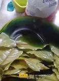 Immagine del passaggio 2 della ricetta Digestivo alle foglie di alloro.