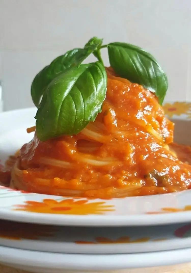 Ricetta Spaghetti con salsa di pomodorini al basilico di Bina