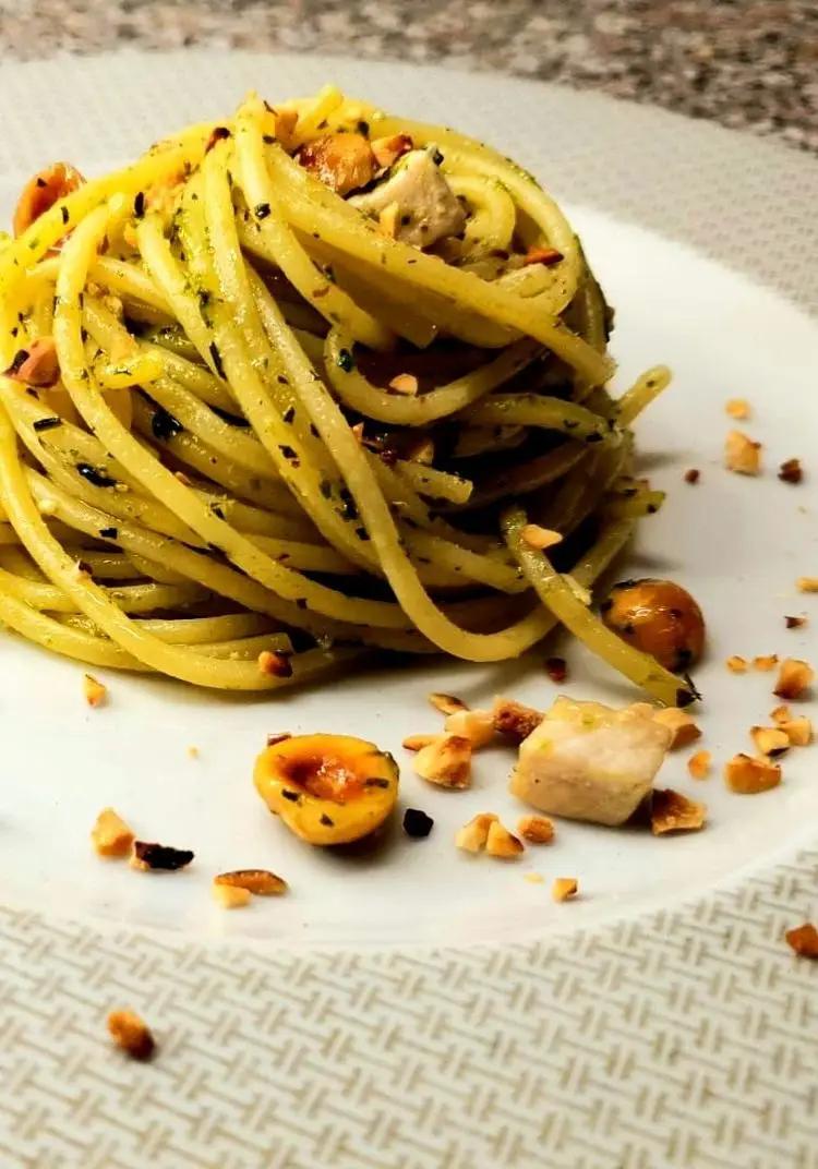 Ricetta Spaghetti con merluzzo nocciole e pesto di folledolcezza