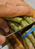 Immagine del passaggio 1 della ricetta Croccantella di sfoglia  agli asparagi