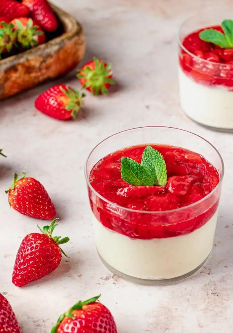 Ricetta Panna cotta vegana allo yogurt e fragole di ninahealthystories