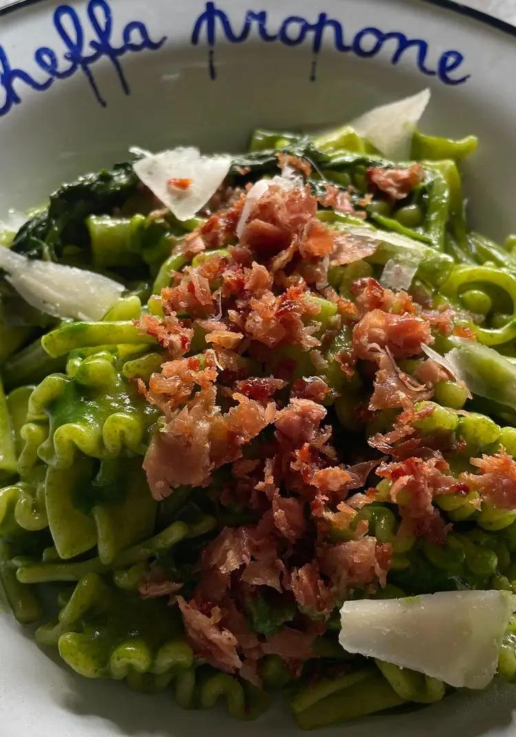 Ricetta Pasta mista risottata in crema di broccoli, crudo croccante e scaglie di parmigiano di lacheffapropone