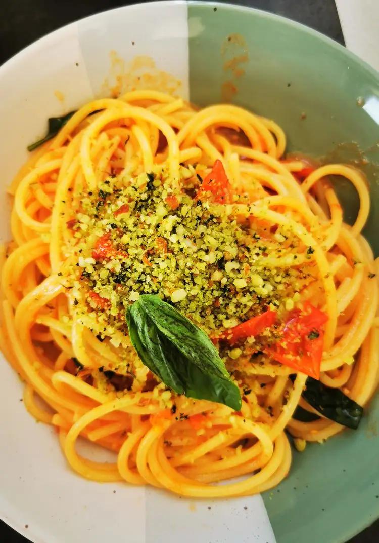 Ricetta Spaghetti al pomodoro fresco con granella di Lerissima