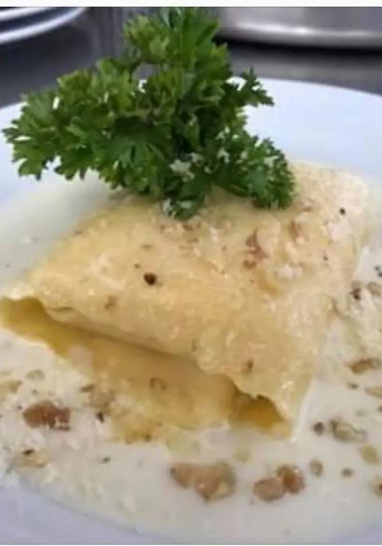 Ricetta RAVIOLO DI TALEGGIO, RICOTTA E PERE SU FONDUTA DI PARMIGIANO E NOCI di barbara_calo