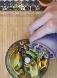 Immagine del passaggio 2 della ricetta Pesto fiori di zucca e pistacchi