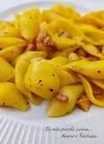 Immagine del passaggio 2 della ricetta Conchiglie allo zafferano con cubetti di pancetta