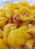 Immagine del passaggio 4 della ricetta Conchiglie allo zafferano con cubetti di pancetta