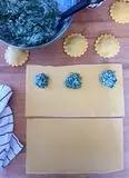 Immagine del passaggio 5 della ricetta Ravioli con ricotta e spinaci