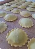 Immagine del passaggio 7 della ricetta Ravioli con ricotta e spinaci