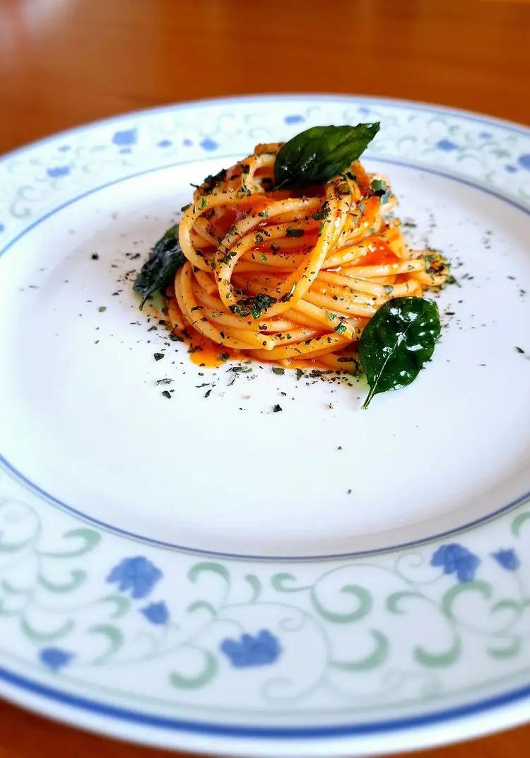 Ricetta Spaghetti pomodoro e polvere di basilico di osteriadalele