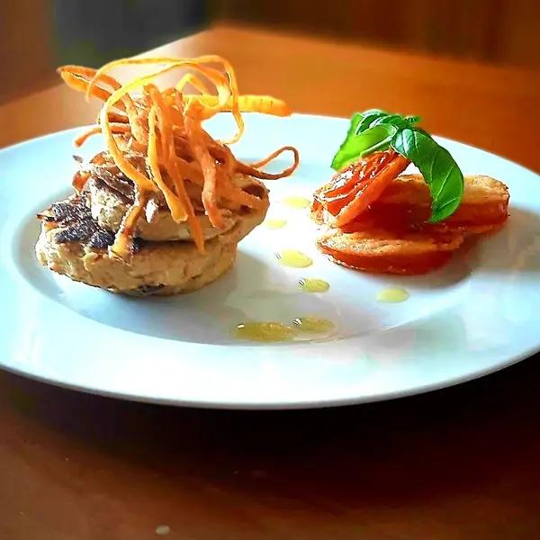 Ricetta Medaglioni di tacchino e patate con verdurine croccanti e pomodoro fritto di osteriadalele