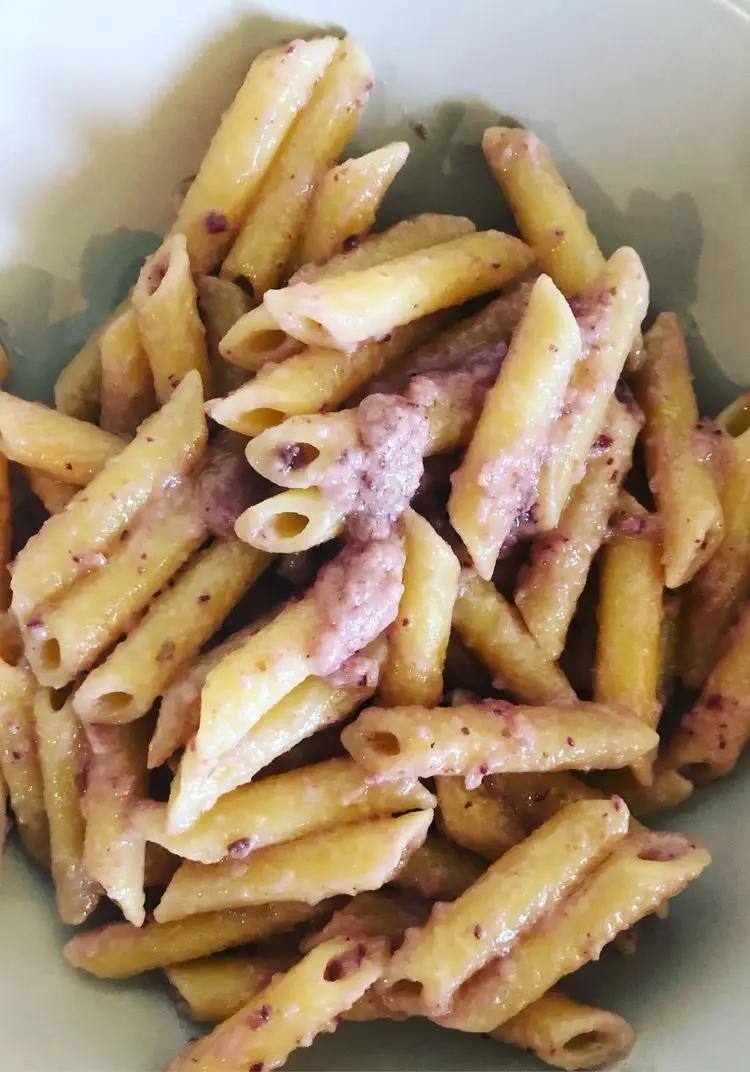 Ricetta Penne con pesto al radicchio e speck di unasicilianaincucina