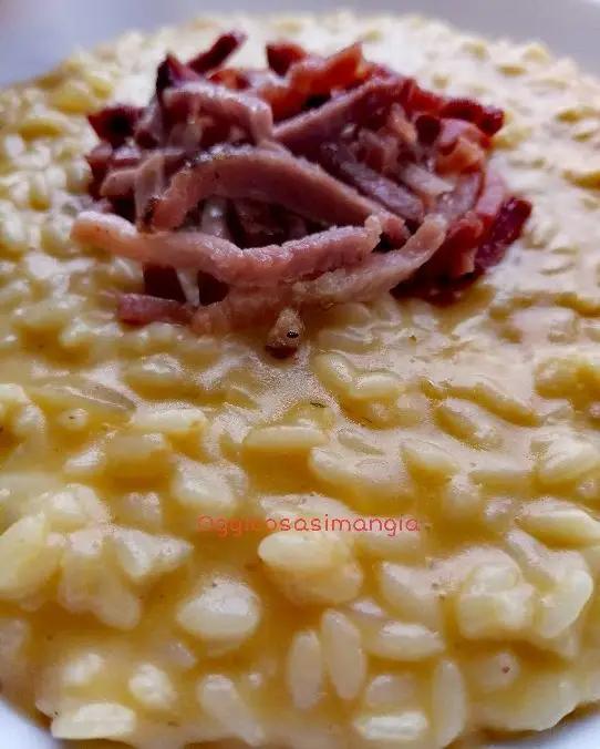 Ricetta Risotto al sugo di datterini gialli con speck e scamorza di oggicosasimangia