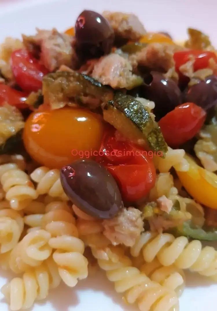 Ricetta Fusilli con Tonno, Zucchine, Pomodorini ed Olive di oggicosasimangia