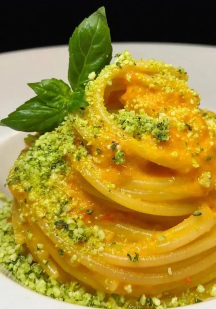 Ricetta Spaghetti con crema di peperoni e pecorino sardo aromatizzato al basilico di unastellaincucina