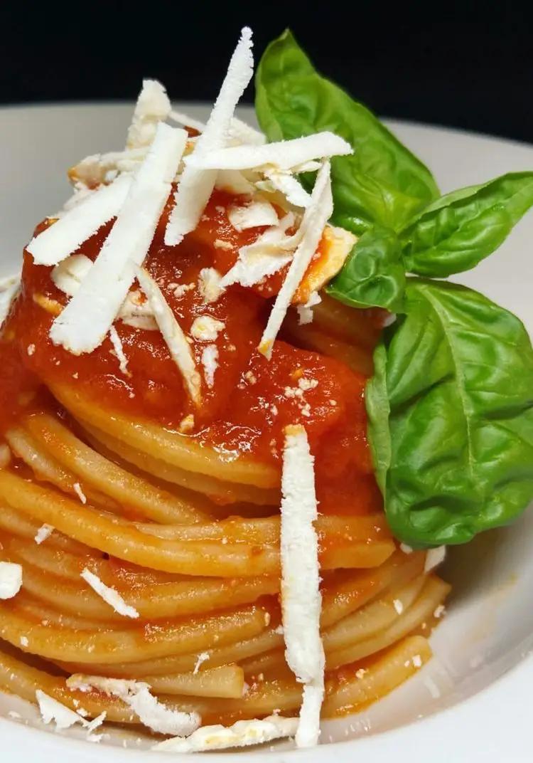 Ricetta Chitarra con pomodorini pelati fatti in casa, basilico e ricotta salata di unastellaincucina